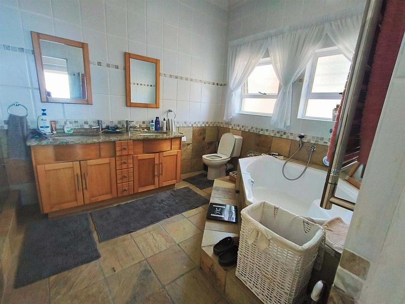 3 Bedroom Property for Sale in Mossel Bay Golf Estate Western Cape